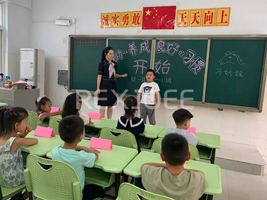  如何挑選滿意的學(xué)生課桌椅？
